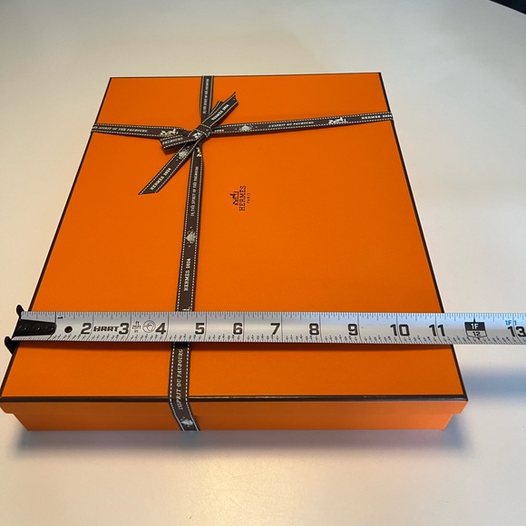Authentic empty Hermes gift box with ribbon - Picture 4 of 5
